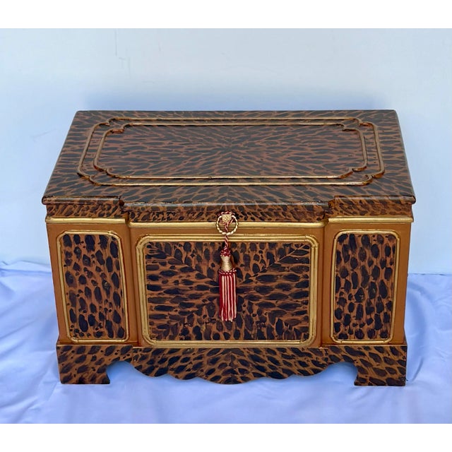 Cinnamon Mid 20th Century Vintage Hand Painted Faux Tortoiseshell Box For Sale - Image 8 of 12