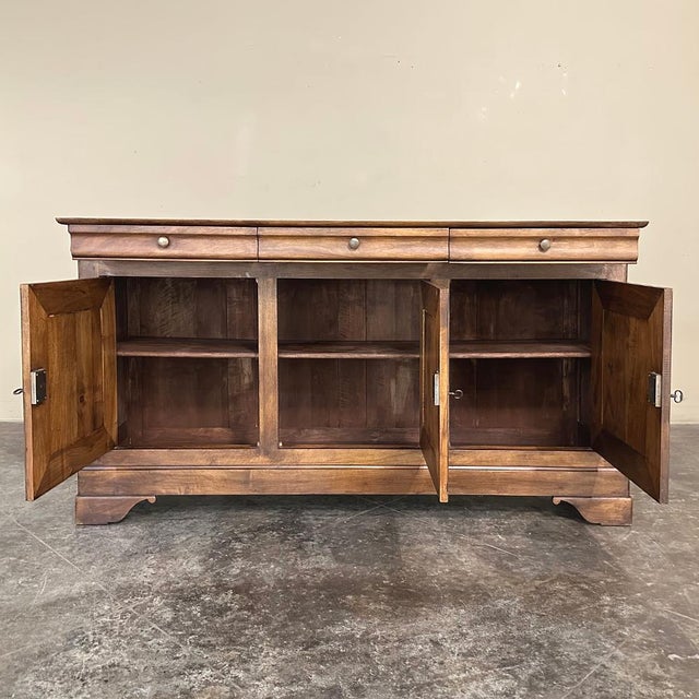 19th Century French Louis Philippe Period Walnut Buffet ~ Enfilade ~ Credenza For Sale - Image 9 of 18