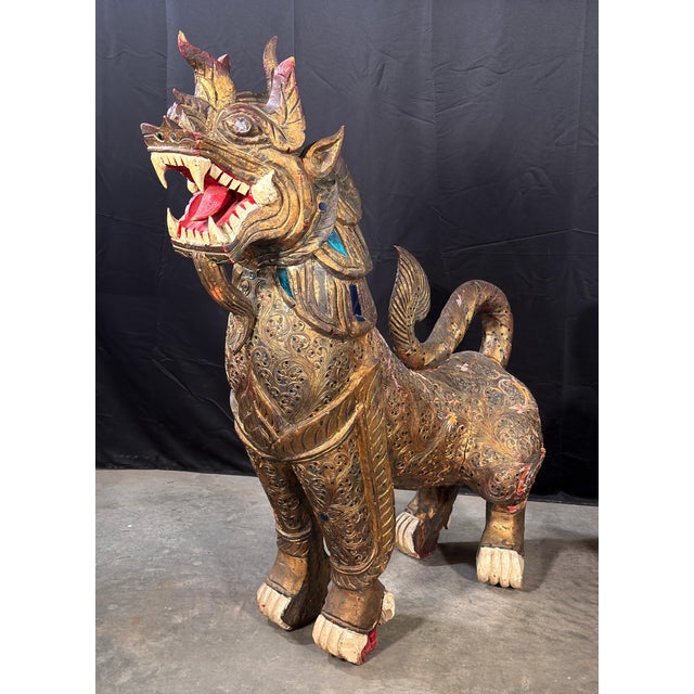 Antique c.1920's/30's Pair of Monumental Burmese Carved Wood Gilt Temple Guardian Lions / Foo Dogs For Sale - Image 4 of 18