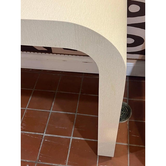 1980's Off White Laminate Waterfall Console Table. For Sale - Image 17 of 18