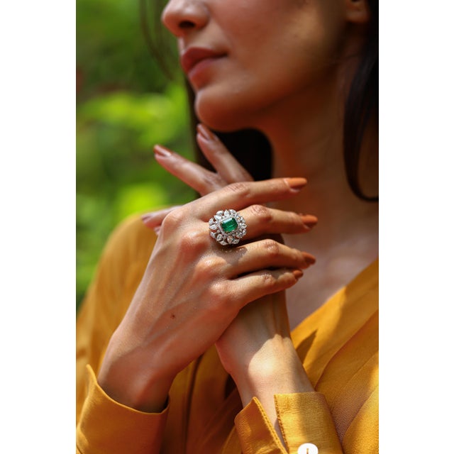 Natural zambian Emerald Ring with Diamond in 18k Gold For Sale - Image 14 of 18