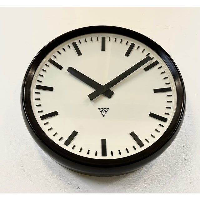 Large Industrial Bakelite Factory Wall Clock from Pragotron, 1960s For Sale - Image 6 of 16