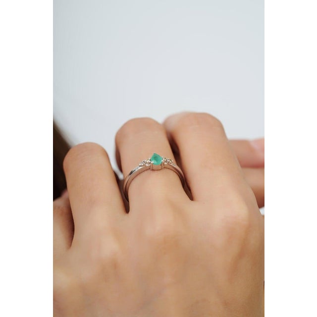 Petite Natural Emerald & Diamond Promise Ring in 925 Sterling Silver, Size 8 For Sale - Image 6 of 12
