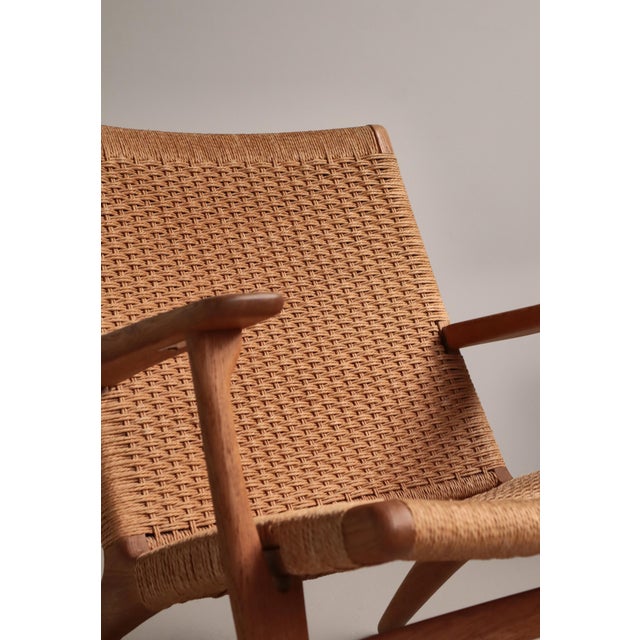Early Edition CH25 Lounge Chairs in Oak and Papercord by Hans J. Wegner, 1960s, Set of 2 For Sale - Image 17 of 18