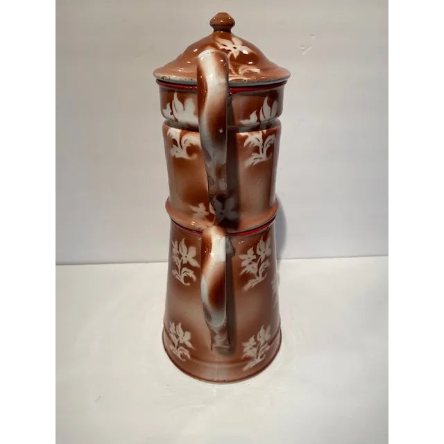 This is very charming and sets off a kitchen. I love the Edelweiss pattern and warm colors.