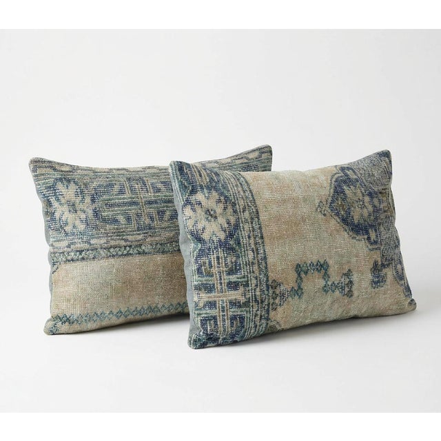 Mid-Century Modern Anatolian Lumbar Rug Pillow Cover 16'' X 24'' - Set of Two For Sale - Image 3 of 4