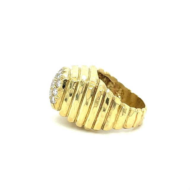 Henry Dunay Diamond Cluster Ring in 18K Ribbed Textured Yellow Gold, Size 8 For Sale - Image 4 of 7