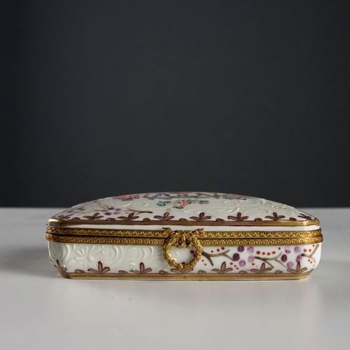 Porcelain Box from Edmé Samson Paris For Sale - Image 4 of 10