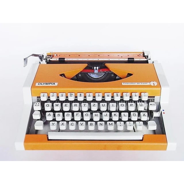 This portable mechanical typewriter was produced by Underwood/Spain in the 1970s. It features a two-tone grey plastic...