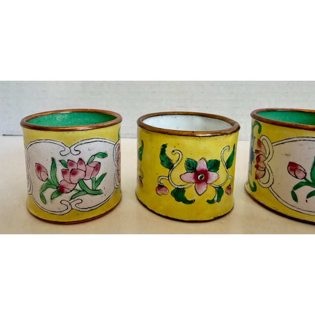 Vintage Asian Chinoiserie Cloisonné Style Floral Enamel Napkin Rings - Set of 4 For Sale In Los Angeles - Image 6 of 9