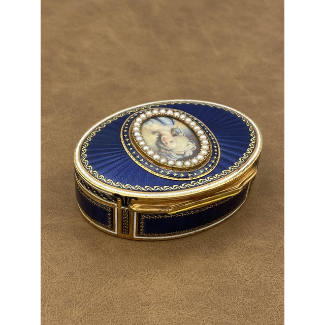 Oval Snuffbox in Gold and Enamel with Miniature of Marie Antoinette, 1800s For Sale - Image 10 of 18
