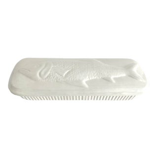 Vintage El Camino California Pottery White Ceramic Embossed Fish Casserole For Sale
