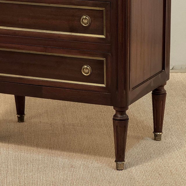 French Louis XVI Petite Mahogany Commode With Carrara Marble For Sale - Image 10 of 18