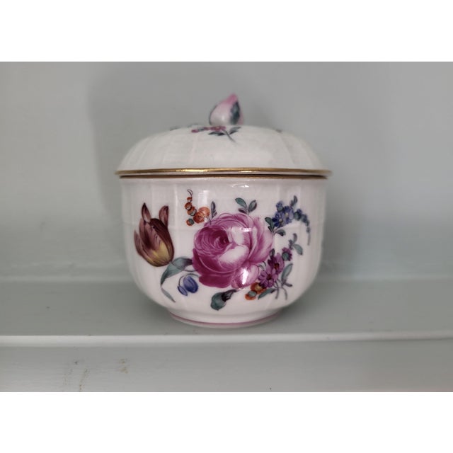 Antique Hand-Painted Porcelain Lidded Trinket Box by Carl Thieme for Dresden, Early 1900s For Sale - Image 6 of 6
