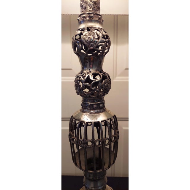 Mid-Century Silvered Metal Pearce Table Lamp For Sale - Image 4 of 9