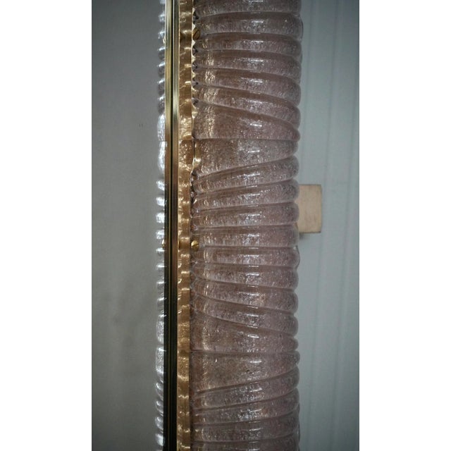 A sturdy pink frame captures the eye of the observer, leaving him enchanted: it is a wall mirror in pink Murano artistic...