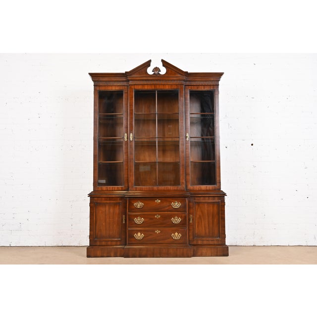 Drexel Heritage Georgian Carved Mahogany Lighted Breakfront Bookcase Cabinet For Sale - Image 12 of 12
