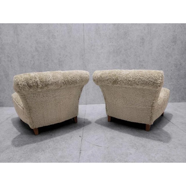 Mid Century Modern Swedish Scroll Back Slipper Chairs Newly Reupholstered in Natural Sheep-Wool - Pair For Sale - Image 4 of 7