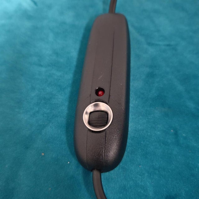 Metal Atollo Table Lamp in Bronze Metal by Vico Magistretti for Oluce, 2010s For Sale - Image 7 of 8