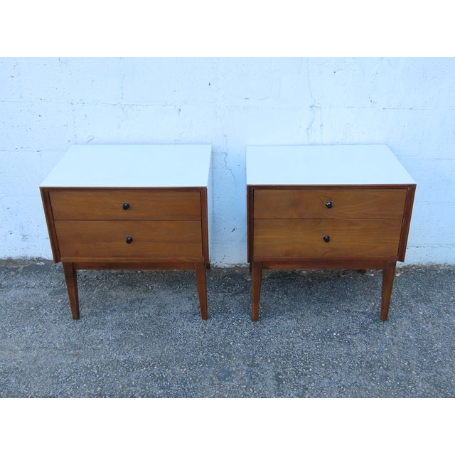 America of Martinsville Mid Century Modern Two Tones Nightstands a Pair 6298 For Sale - Image 17 of 18