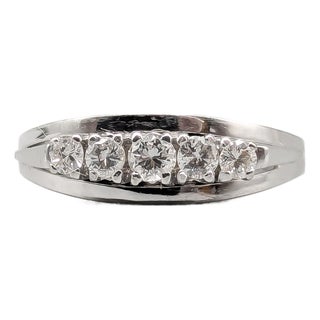 Diamond Ring in 18k White Gold For Sale