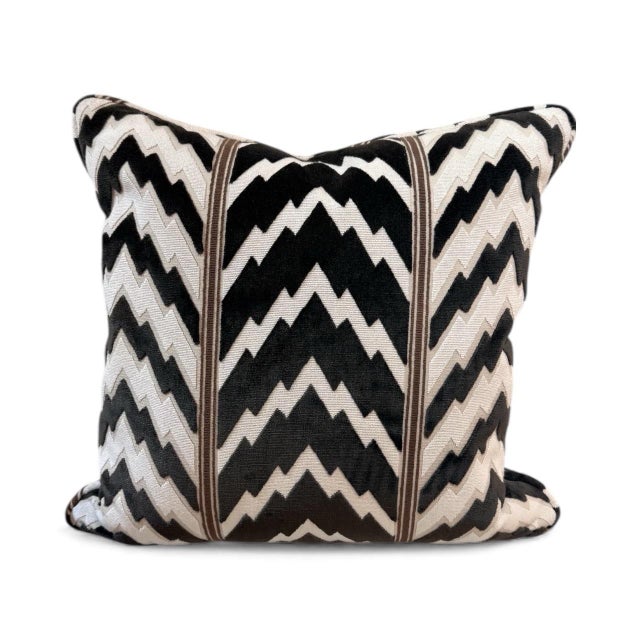 2020s 2 Pillow Pair Schumacher Florentine Velvet in Black 19" For Sale - Image 5 of 13