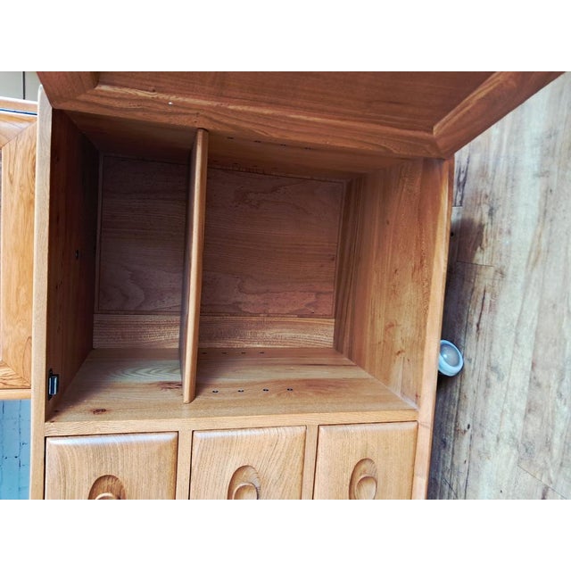 Mid-Century Windsor Sideboard with Display Cabinets in Elm by Lucian Ercolani for Ercol, 1990s For Sale - Image 18 of 18