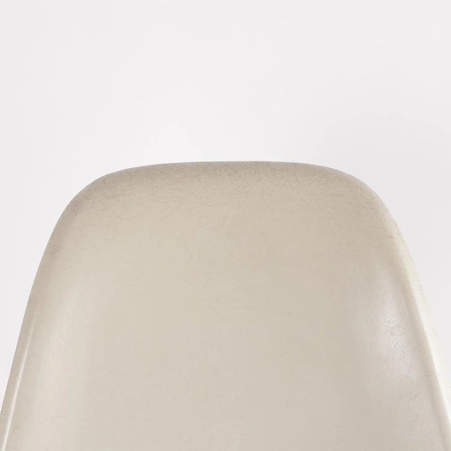 Beige Swivel Office Chair in Aluminum and Fiberglass by Charles & Ray Eames for Herman Miller, 1970s For Sale - Image 8 of 11