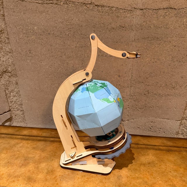 1990s KiwiCo Eureka Crate Mechanical Globe For Sale - Image 5 of 12
