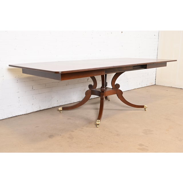 1980s Baker Furniture Style Georgian Banded Mahogany Pedestal Extension Dining Table, Newly Refinished For Sale - Image 5 of 12