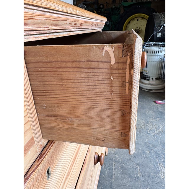 19th Century English Pine Chest of Drawers For Sale In Nashville - Image 6 of 9