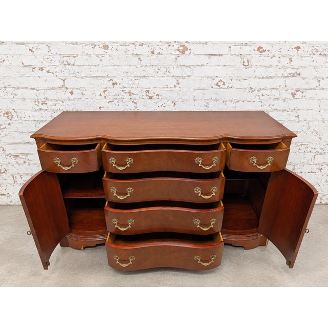 1940s Vintage Drexel Solid Wood Mahogany Serpentine Dresser/ Credenza With Original Hardware For Sale - Image 5 of 9