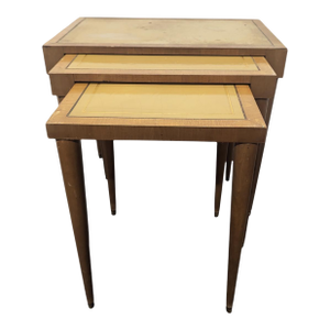 1960s Vintage Set of 3 Nesting Heirloom Weiman Tables Quality