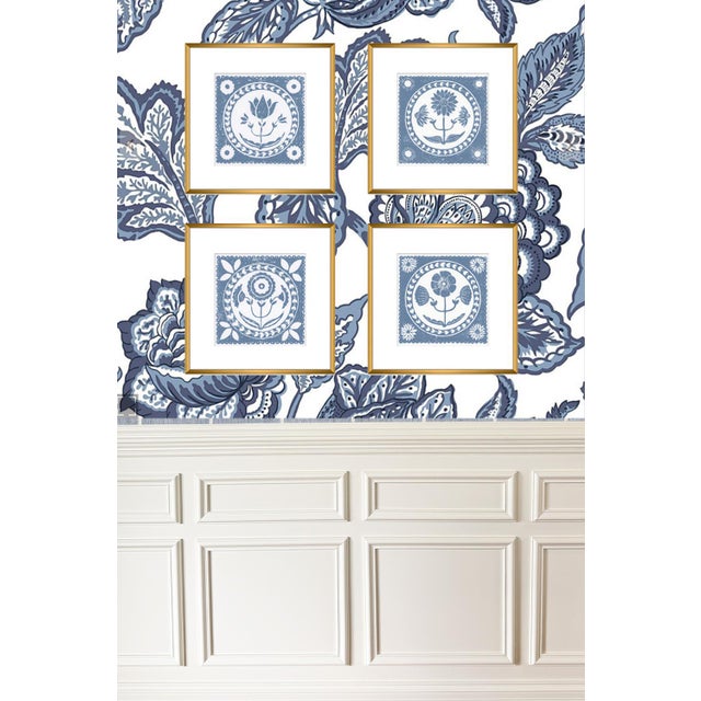 Bring timeless charm and modern minimalism to your walls with this bold cornflower blue-and-white daffodil design....