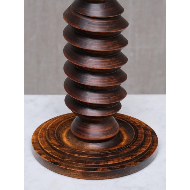 Sculptural Charles Dudouyt attributed Table Lamp in Oak and Linen, France, 1950s For Sale - Image 6 of 12