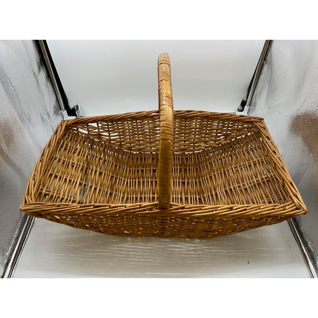 Vintage Woven English Willow/Wicker Garden Basket With Handle For Sale In Los Angeles - Image 6 of 18
