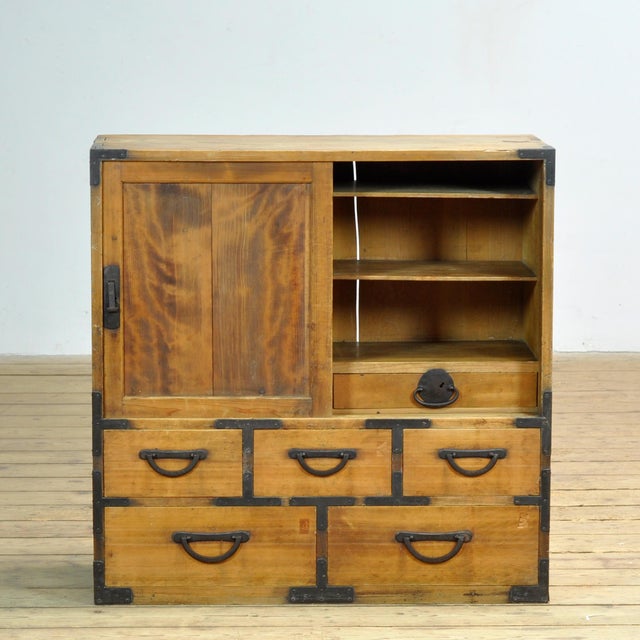 1900 - 1909 Japanese Tansu Chest of Drawers, 1900 For Sale - Image 5 of 16