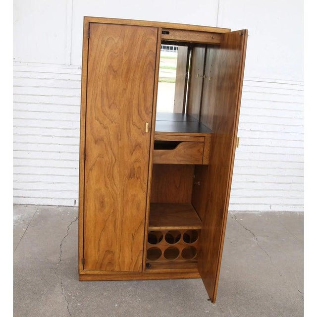 1970s Drexel Heritage Consensus Pecan Illuminated Bar Cabinet For Sale In Houston - Image 6 of 12