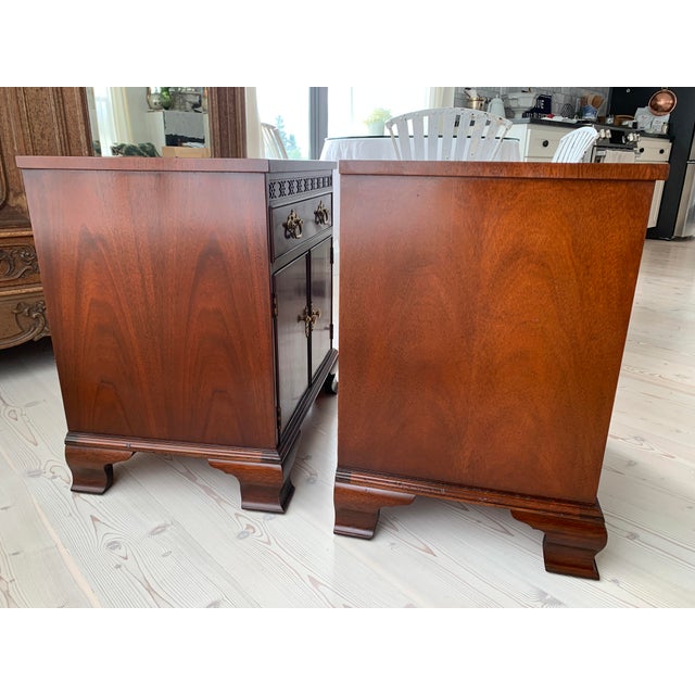 Mid 20th Century Vintage Baker Furniture Mahogany Chippendale Nightstands or Side Tables a Pair For Sale - Image 5 of 18
