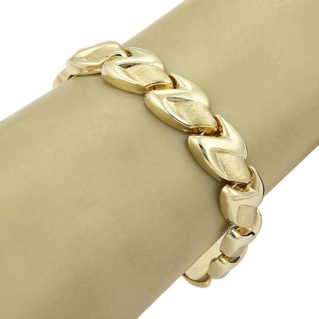 Crafted with a classic touch, this Z Shape 14k Yellow Gold Fancy Textured Link Bracelet exemplifies elegance and...