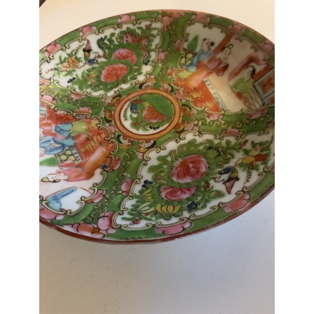 Rose Antique Chinese Rose Medallion Porcelain Plate – 19th Century For Sale - Image 8 of 13