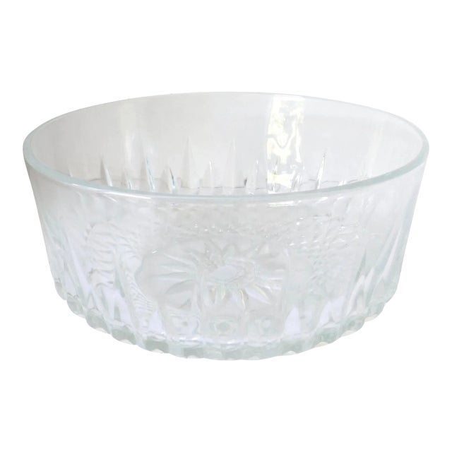 Arcoroc France Vintage 1960's Starburst Pattern Cut Glass Fruit Salad Dessert Decorative Bowl For Sale
