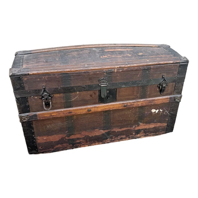 Late 19th Century SHR Trade Co Wooden Barrel-Top Steamer Trunk For Sale