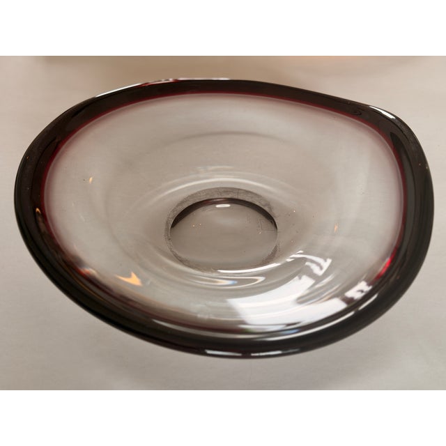 Glass Scandinavian Bowl and Vase in Amethyst Glass by Vicke Lindstrand for Kosta Boda, 1950s, Set of 2 For Sale - Image 7 of 18