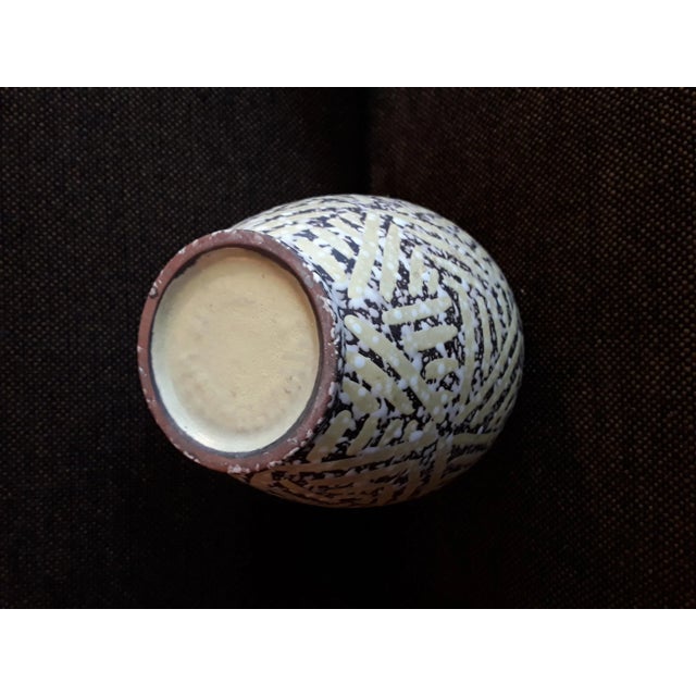 1960s Vintage German White, Yellow, and Gray Ceramic Vase from Carstens Tönnieshof, 1960s For Sale - Image 5 of 7
