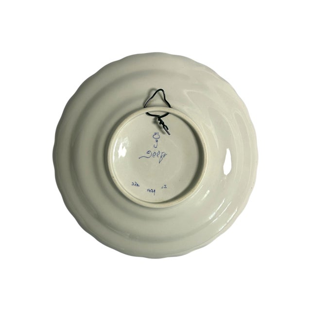 1970s Vintage Hand-Painted Floral Wall Plate by J. Parqui for Royal Delft, 1974 For Sale - Image 5 of 6
