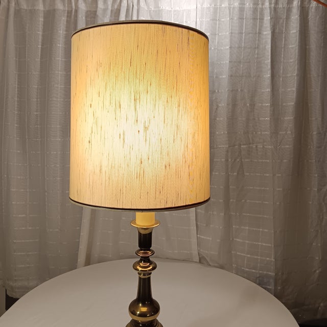 French Vintage Tall Two-Tone Solid Brass and Bronze Tone French Candlestick Style Neoclassical Table Lamp With Original Shade For Sale - Image 3 of 12