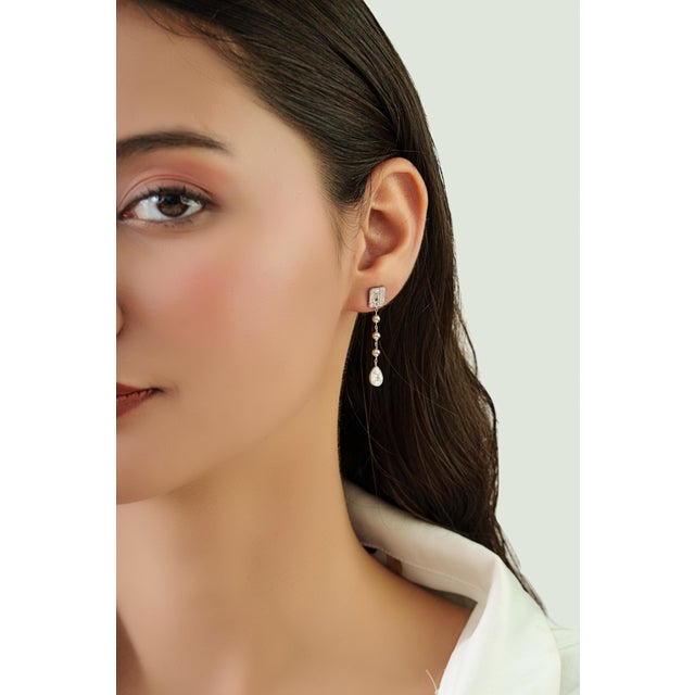 White Modernist 1.08ct Mixed Cut Diamond Teardrop Chain Earrings in 14k White Gold- A Pair For Sale - Image 8 of 13