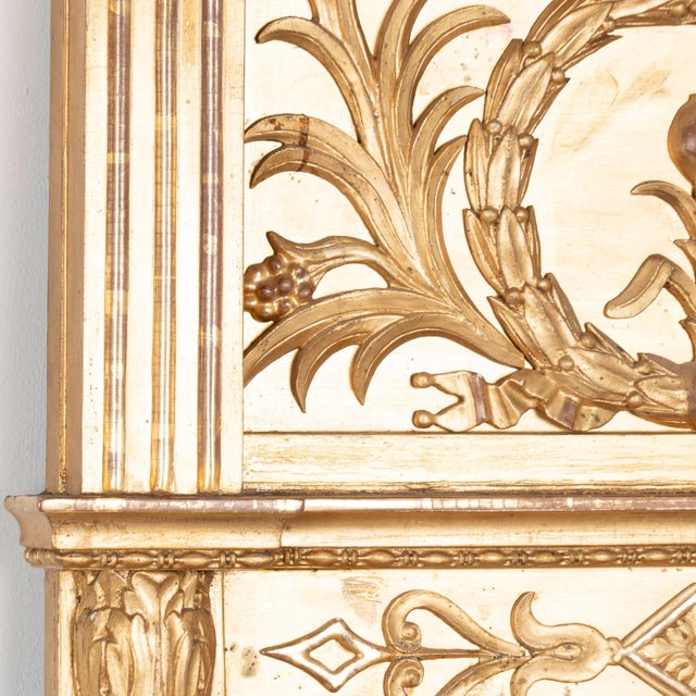 Early 19th Century Swedish Gold Giltwood Mirror With Laurel Wreath Crest For Sale - Image 6 of 14