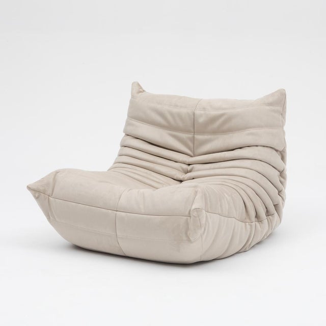 Togo Lounge Chair in Cream Tissue by Michel Ducaroy for Ligne Roset For Sale - Image 11 of 15